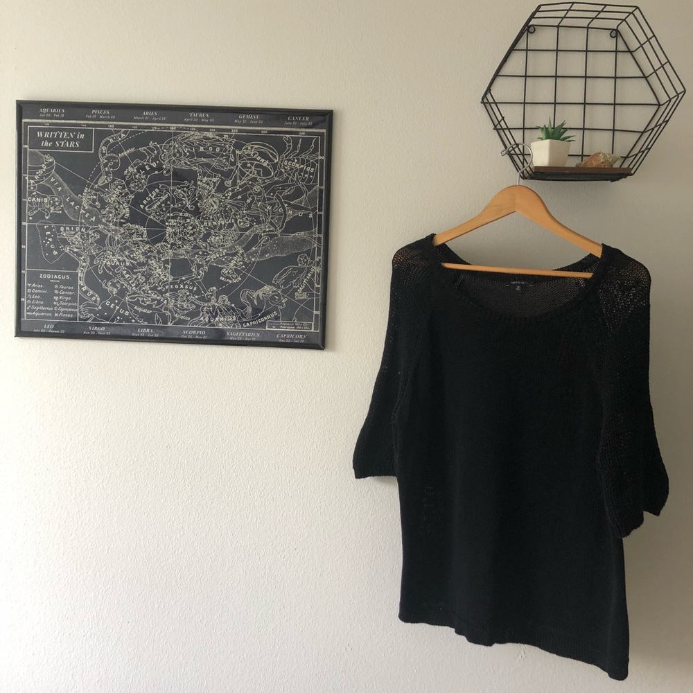 Black knitted top